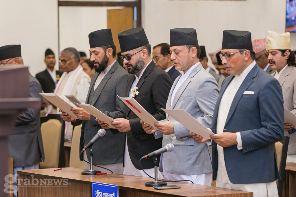 प्रतिनिधिसभाका नवनिर्वाचित सांसदले लिए सपथ