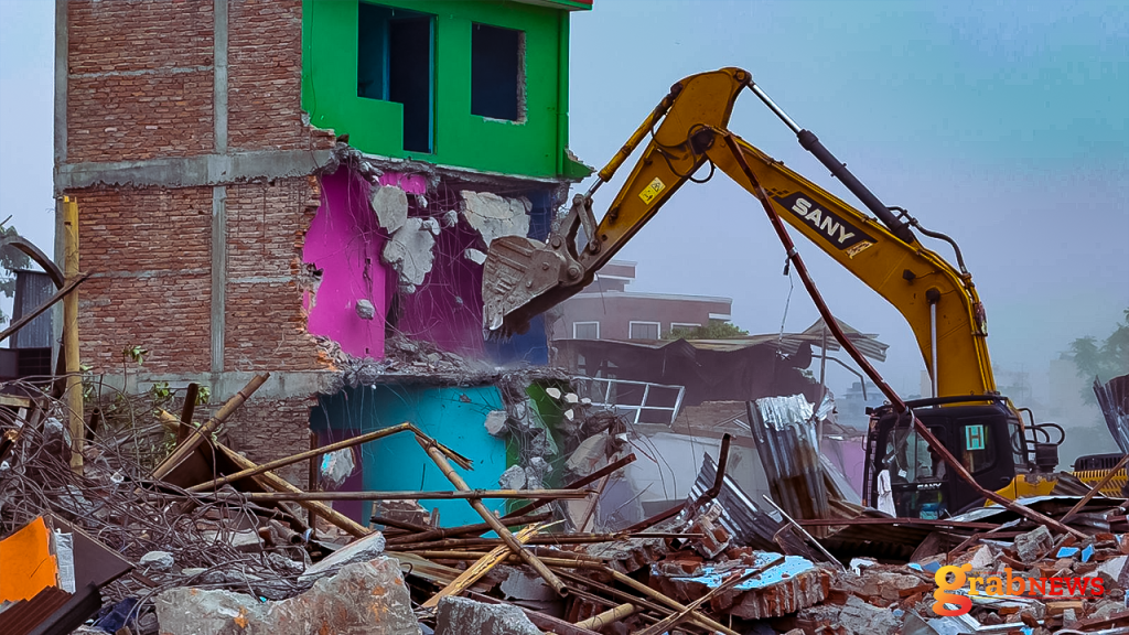 मनोहरा नदी किनारको अनधिकृत सुकुम्बासी बस्ती भत्काउन १९०० भन्दा बढी सुरक्षाकर्मी परिचालन